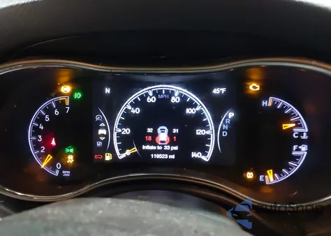 2017 Jeep Grand Cherokee Laredo 4X4 from USA, damaged, VIN 1C4RJFAGXHC749157